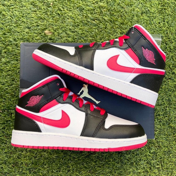 very berry jordan 1 mid